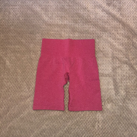 Red Seamless Contouring Biker Shorts - Picture 2 of 3